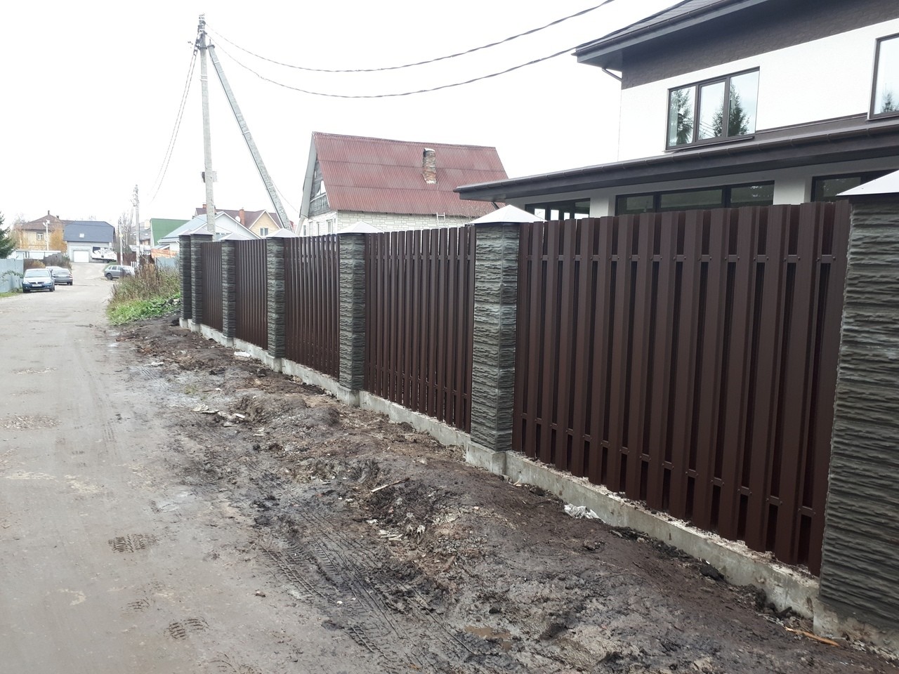 Забор шахматка 40м из штакетника столбы под камень в Сочи
