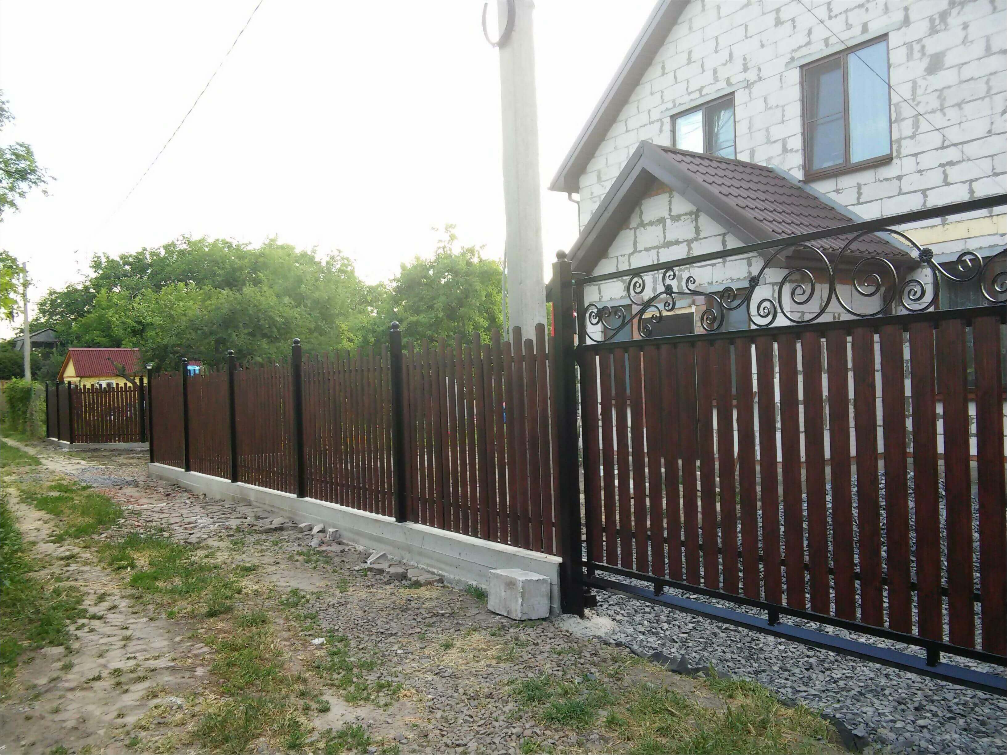 Забор из штакетника 90м фото1 в Сочи