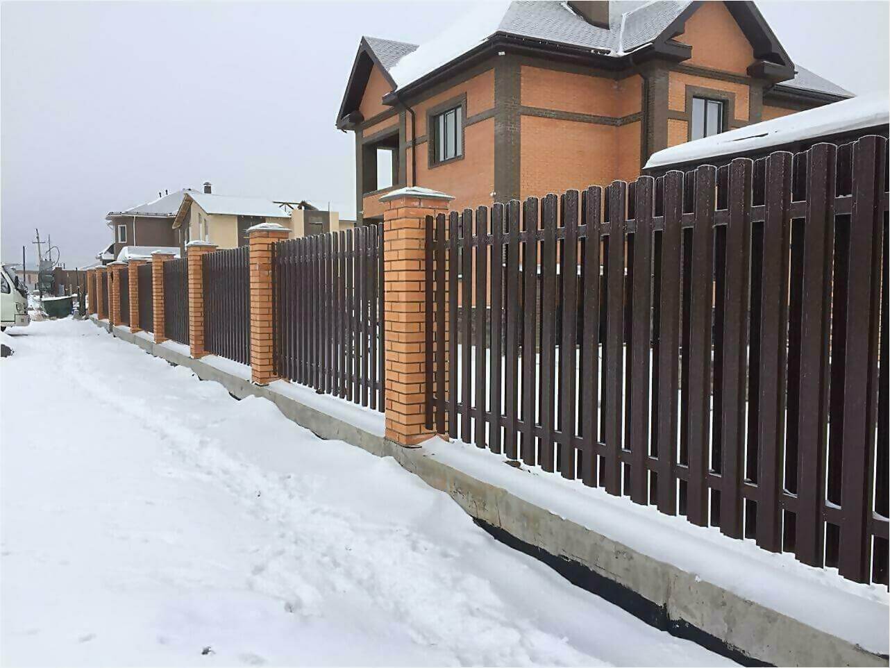 Забор из штакетника 95м фото1 в Сочи