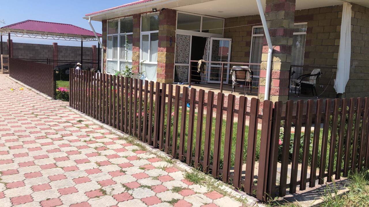 забор из штакетника шоколад фото1 в Сочи