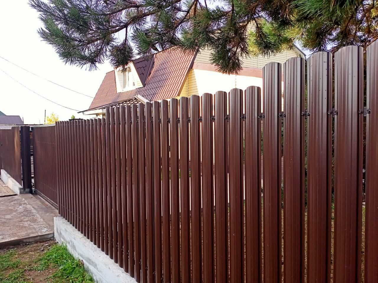 забор из штакетника шоколад фото1 в Сочи
