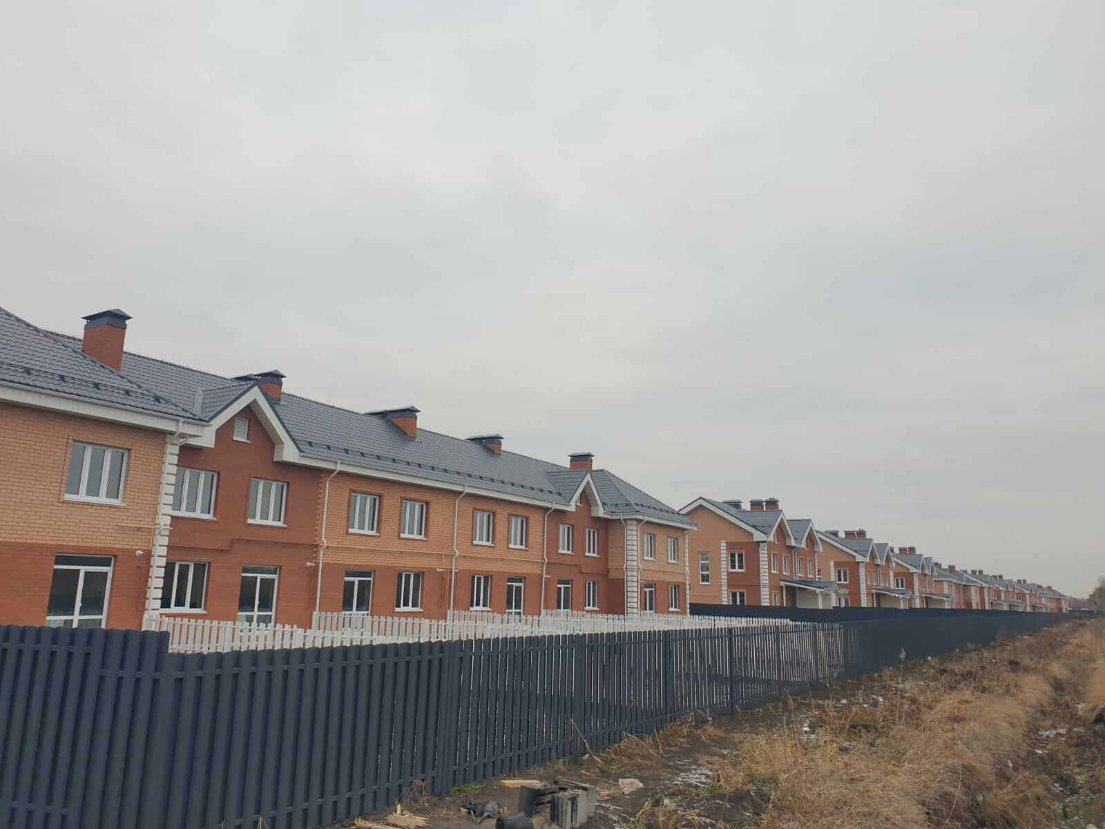 Забор из штакетника 230м Серый Графит фото5 в Сочи