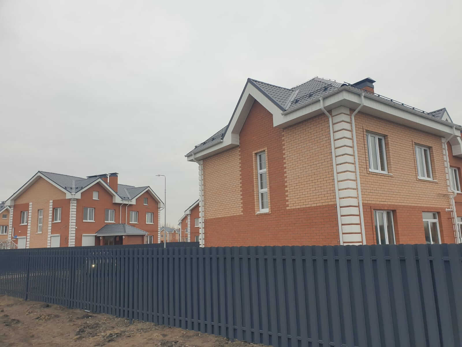 Забор из штакетника 230м Серый Графит фото1 в Сочи