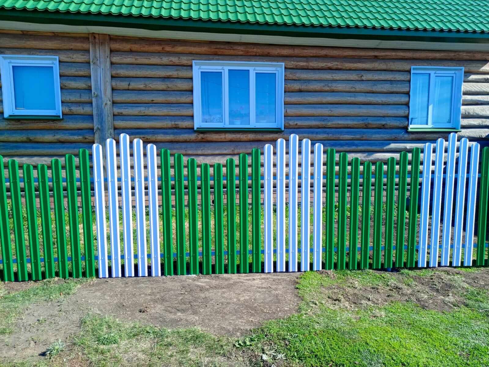 Забор из штакетника 18м в двух цветах RAL9003 Белый + RAL6029 Зеленая Мята в Сочи