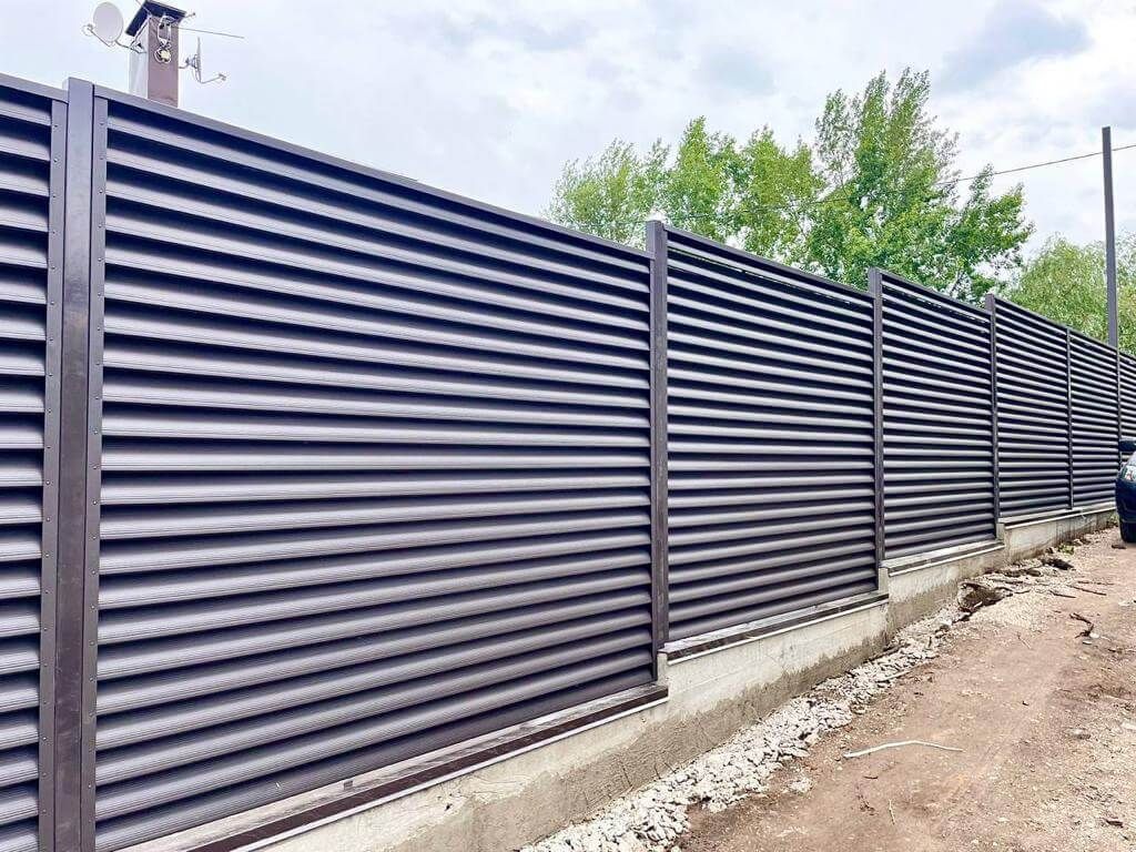 Забор-жалюзи с ламелями еврожалюзи 29м RAL8019/8019 Темный Шоколад МАТТЕ двухсторонний в Сочи