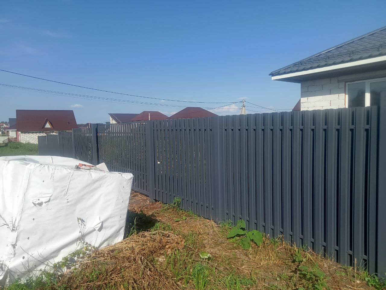 Забор из евроштакетника 21м RAL7024/7024 Серый Графит двусторонний фото 3 в Сочи