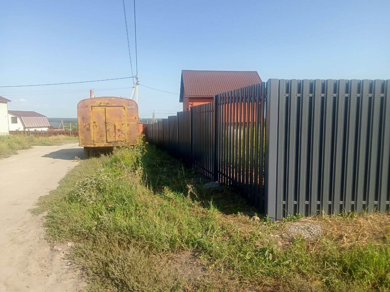 Забор из евроштакетника 21м RAL7024/7024 Серый Графит двусторонний фото 2 в Сочи