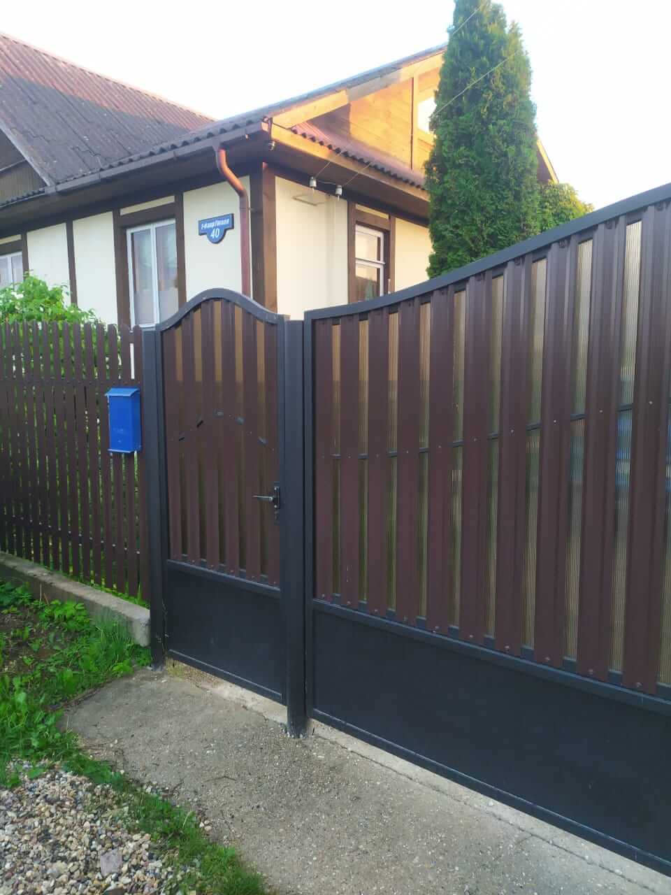 Забор из штакетника ЭКО-М 16м RAL8017 полиэфирная эмаль фото 1 в Сочи