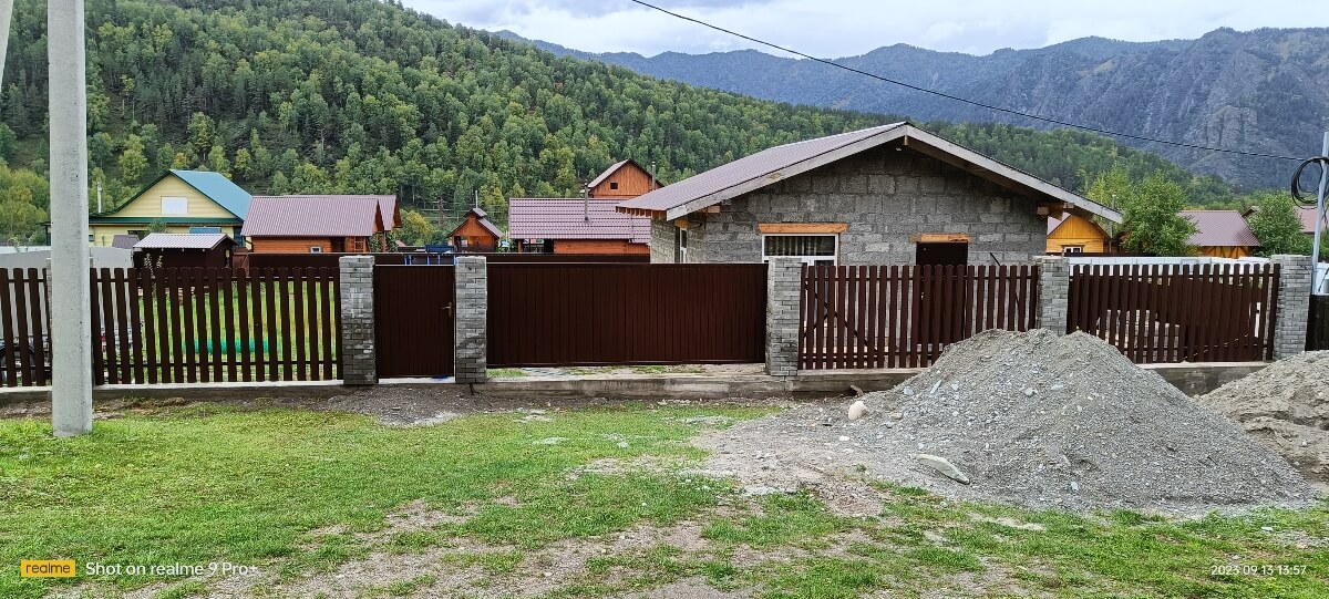 Забор из штакетника фигурного 15м RAL8017/8017 Шоколад двусторонний фото 2 в Сочи