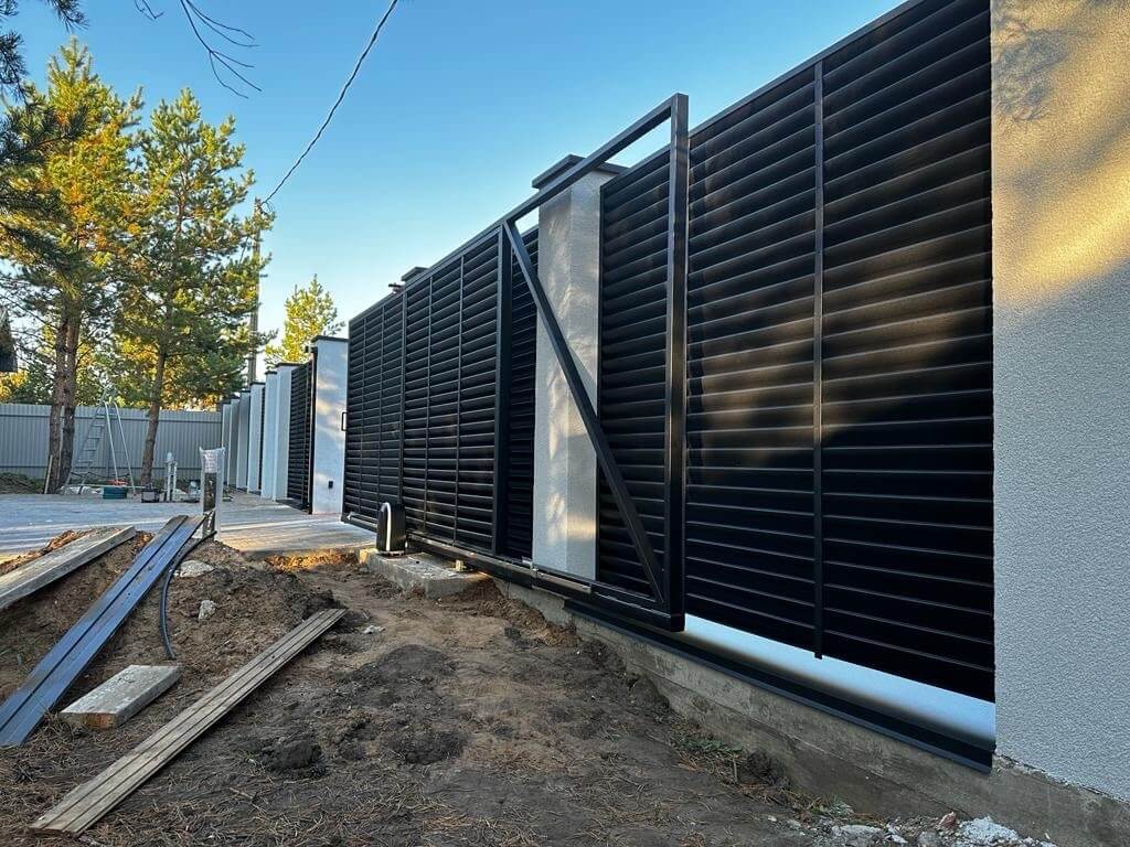 Забор-жалюзи 18м RAL9005/9005 Черный двухсторонний МАТТЕ фото 1 в Сочи