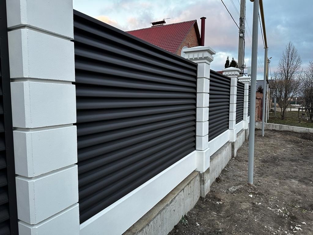 Забор из ламелей Еврожалюзи 35м RAL8019/8019 Темный Шоколад двусторонний MATTE в Сочи