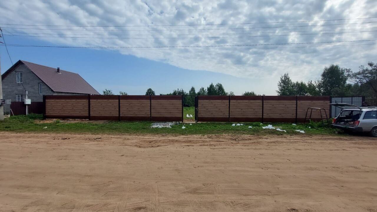 Забор из металлосайдинга Евро-Брус 34м Клен Светлый (SteelArt) + Темное Дерево (Printech) фото 3 в Сочи