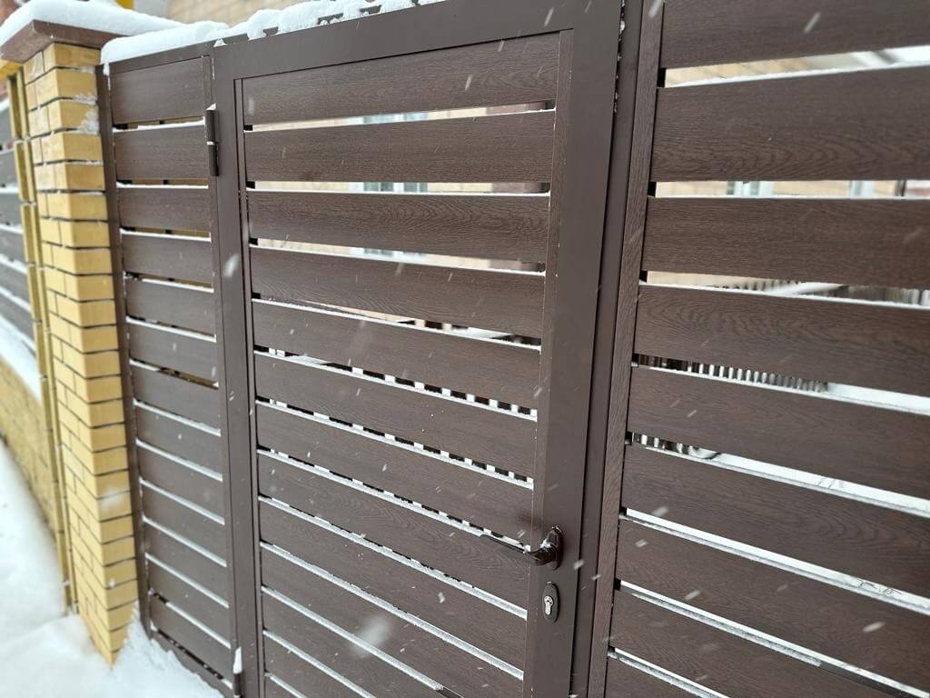 Забор-ранчо из металлопланкена 34м Мореный Дуб Printech фото 1 в Сочи