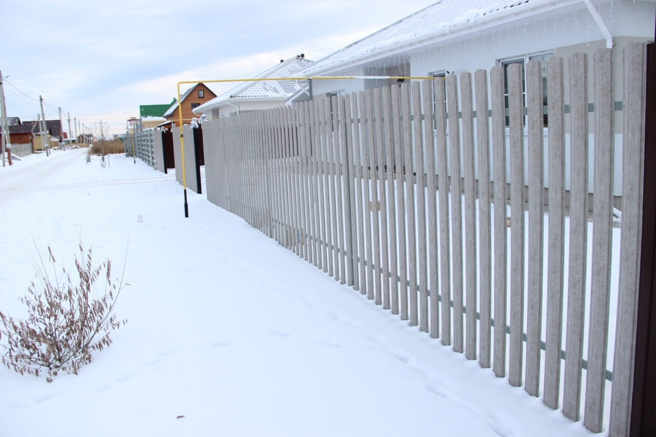 Забор из евроштакетника 17м Ясень Printech фото 2 в Сочи