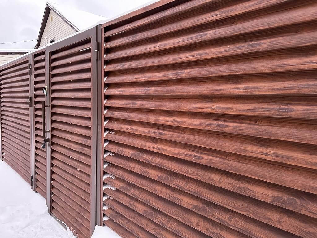 Забор-жалюзи из ламелей еврожалюзи 43м Каштан Printech фото 1 в Сочи