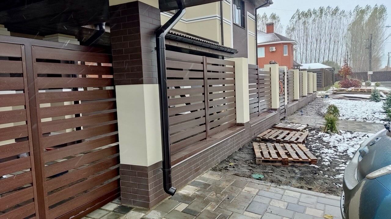 Забор-ранчо из металлопланкена 26м Мореный Дуб Printech фото 2 в Сочи