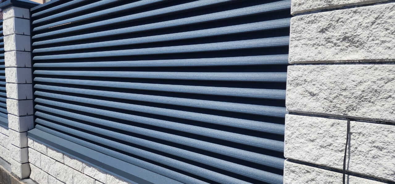 Забор из ламелей Еврожалюзи 32м RAL7024/7024 Серый Графит двусторонний МАТТЕ фото 1 в Сочи