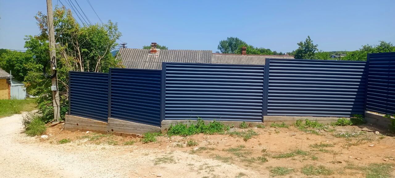 Забор-жалюзи из ламелей Еврожалюзи 53м RAL7024 Серый Графит МАТТЕ фото 6 в Сочи