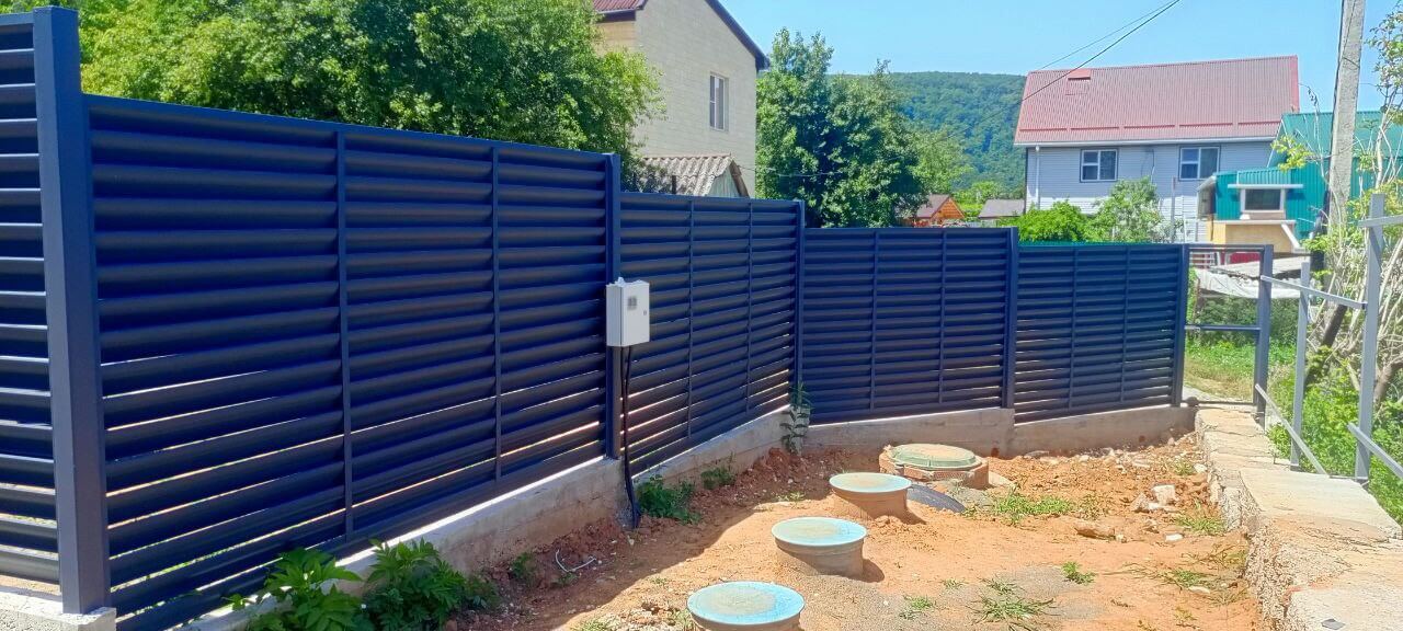 Забор-жалюзи из ламелей Еврожалюзи 53м RAL7024 Серый Графит МАТТЕ фото 2 в Сочи