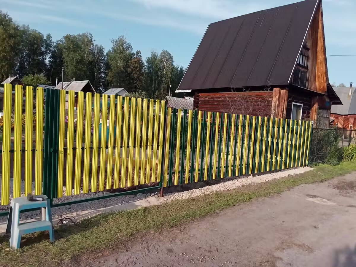 Забор из евроштакетника 13м RAL1018 Желтый фото 3 в Сочи
