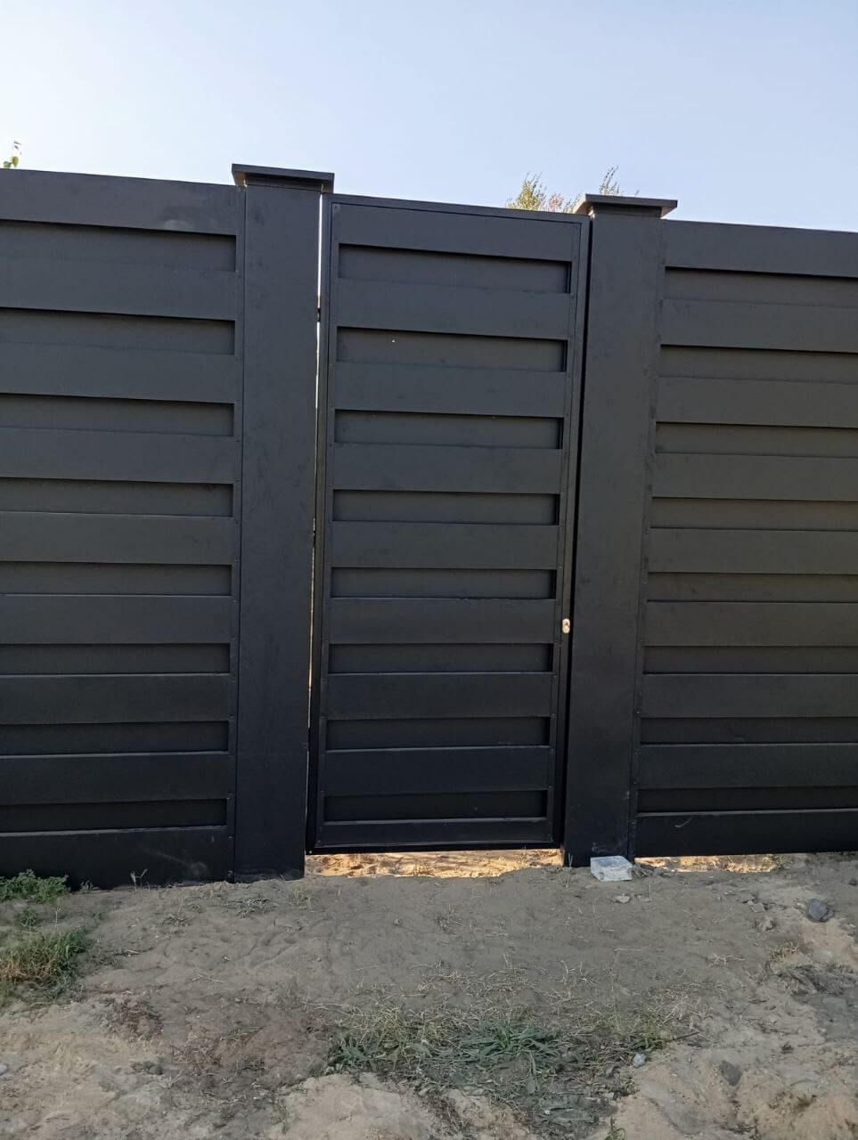 Забор-ранчо из металлопланкена 37м RAL9005 Черный МАТТЕ фото 3 в Сочи