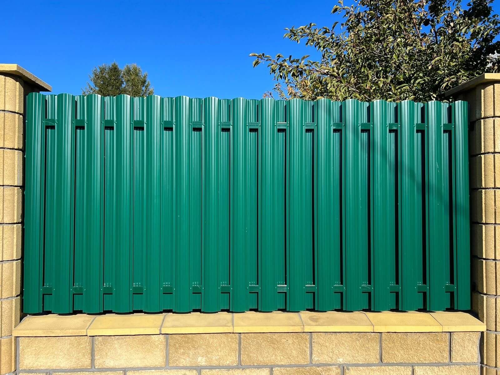 Забор из евроштакетника 22м RAL6005/6005 Зеленый Мох двусторонний в Сочи