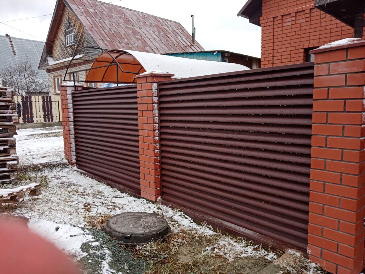 Забор из ламелей еврожалюзи 12м RAL8017/8017 Шоколад двусторонний МАТТЕ фото 3 в Сочи