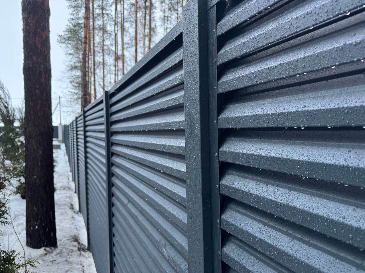Забор-жалюзи из ламелей ЭКО-Z-US 54м RAL7024/7024 Серый Графит двусторонний МАТТЕ фото 1 в Сочи