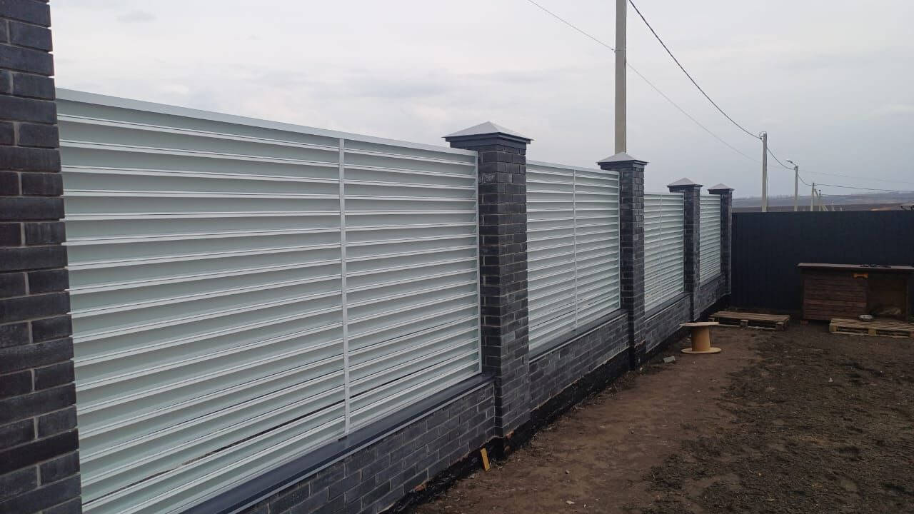 Забор-жалюзи из ламелей ЭКО-Z 94м RAL9003/9003 Белый двусторонний фото 1 в Сочи