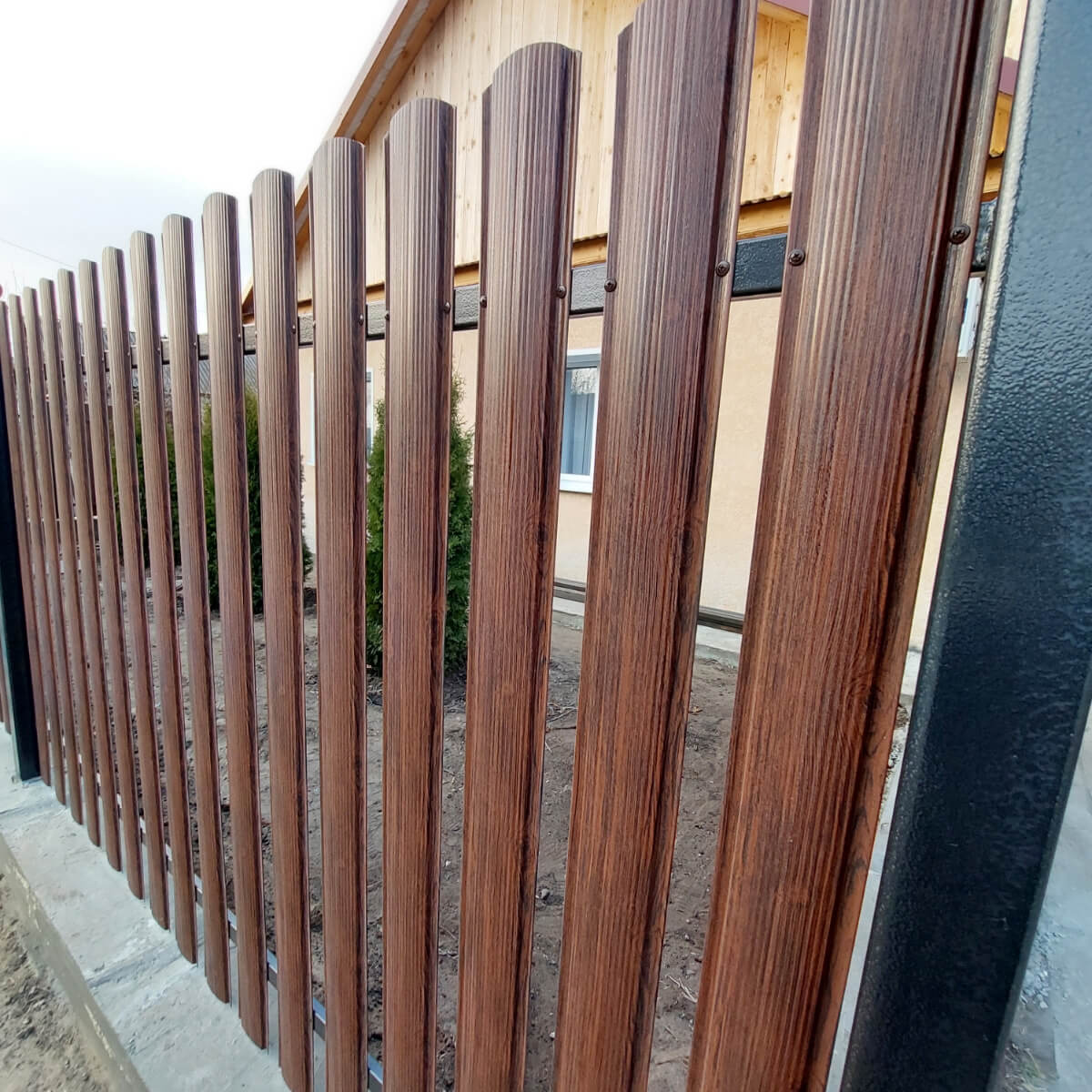 Забор из евроштакетника 13м Античный Дуб SteelArt двусторонний в Сочи