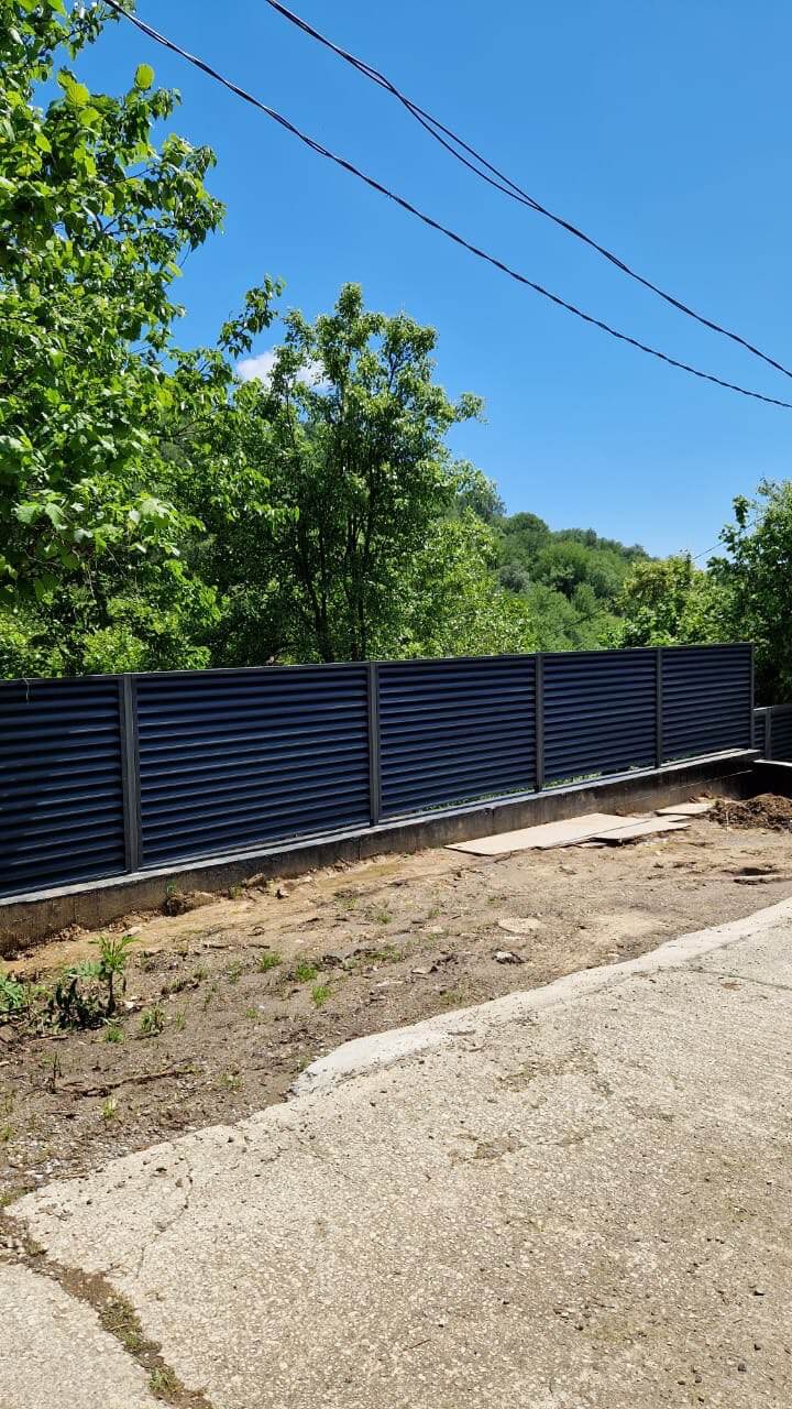 Забор-жалюзи из ламелей еврожалюзи 23м RAL7024/7024 Серый Графит двусторонний МАТТЕ фото 2 в Сочи