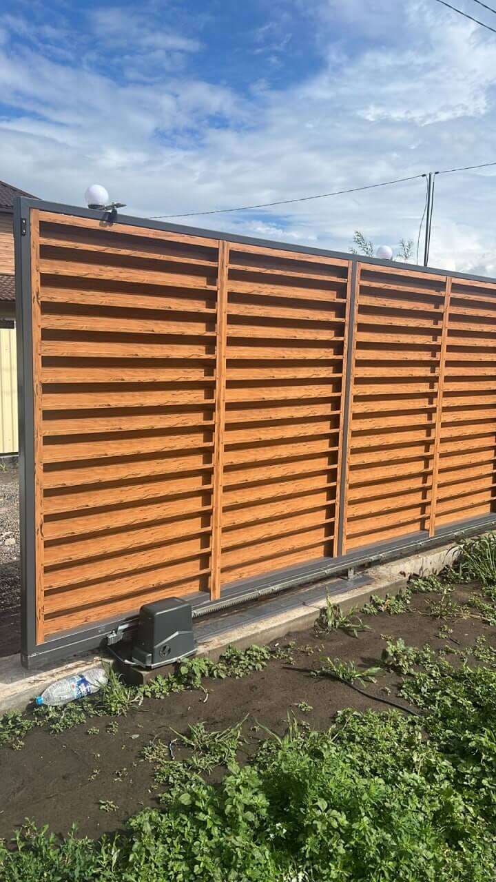 Забор-жалюзи из ламелей Хай-Тек 57м Кипарис 2xPrintech двусторонний фото 1 в Сочи