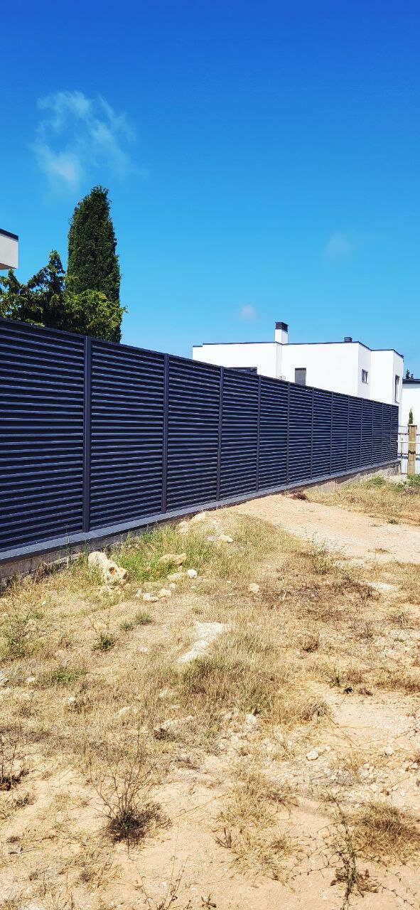 Забор-жалюзи 65м RAL7024/7024 Серый Графит МАТТЕ двусторонний фото 6 в Сочи