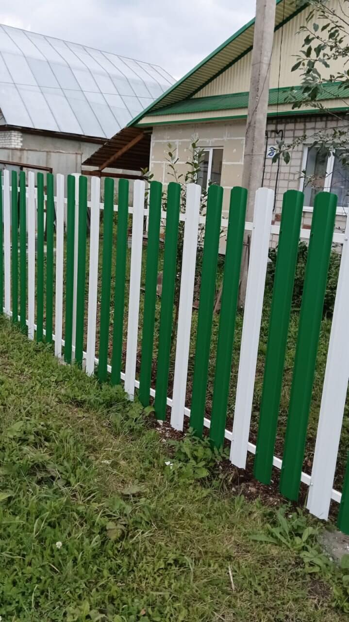 Забор из евроштакетника 10м RAL9003 Белый, RAL6029 Зеленая Мята фото 2 в Сочи