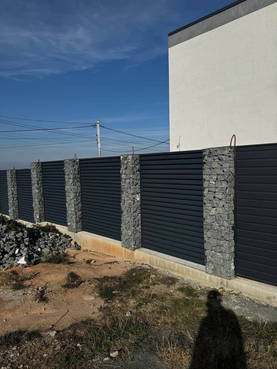Забор-жалюзи из ламелей ЭКО-Z-US усиленных 36м RAL7024/7024 Серый Графит двусторонний МАТТЕ фото 6 в Сочи