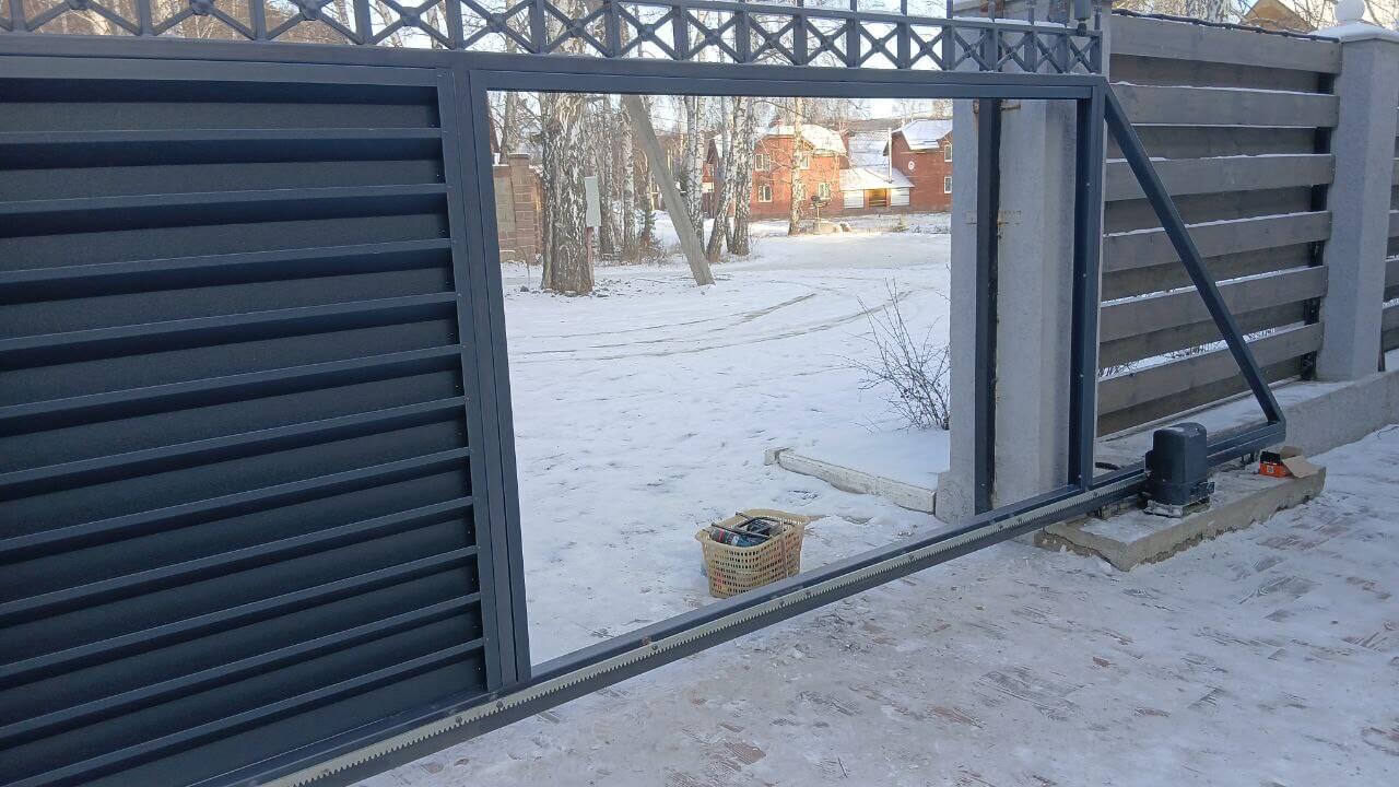 Входная группа из ламелей Хай-Тек RAL7024/7024 Серый Графит двусторонний МАТТЕ фото 10 в Сочи