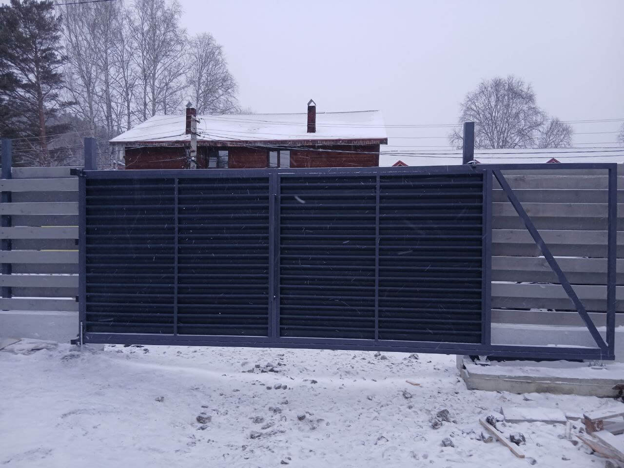 Входная группа из ламелей Хай-Тек RAL7024/7024 Серый Графит двусторонний МАТТЕ фото 17 в Сочи