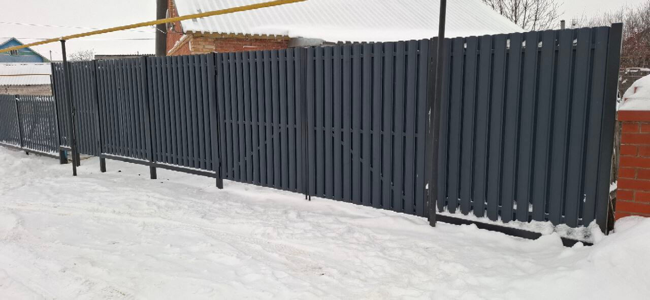 Забор из евроштакетника 27м RAL7024 Серый Графит МАТТЕ в Сочи