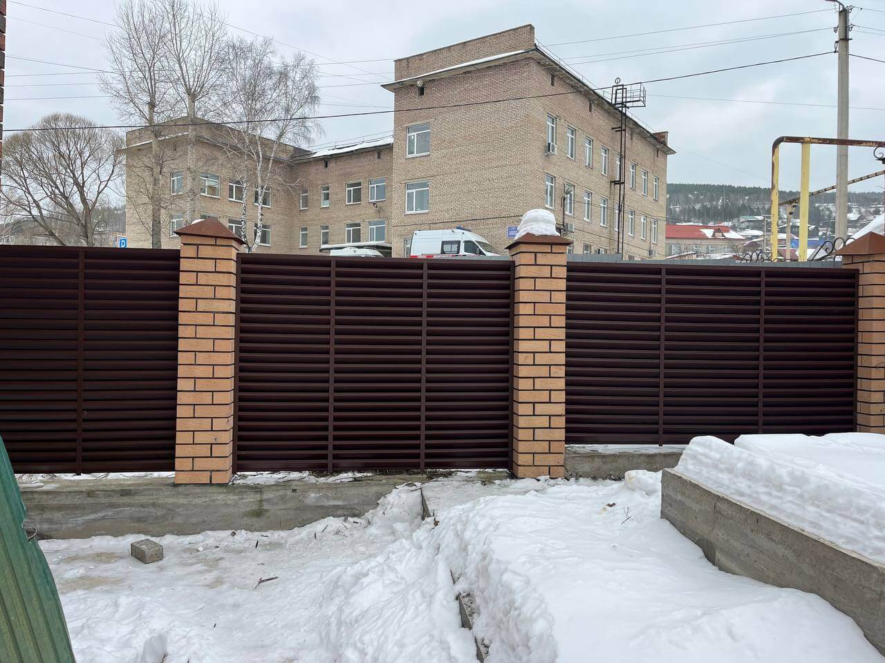 Забор-жалюзи из ламелей ЭКО-Z 87м RAL8017/8017 Шоколад двусторонний МАТТЕ фото 16 в Сочи