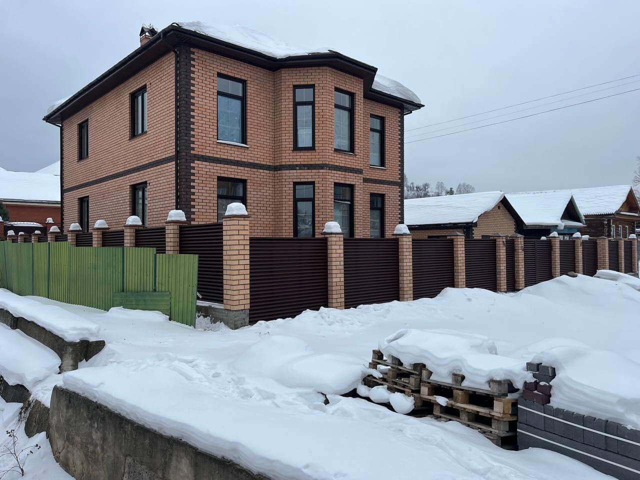 Забор-жалюзи из ламелей ЭКО-Z 87м RAL8017/8017 Шоколад двусторонний МАТТЕ фото 12 в Сочи