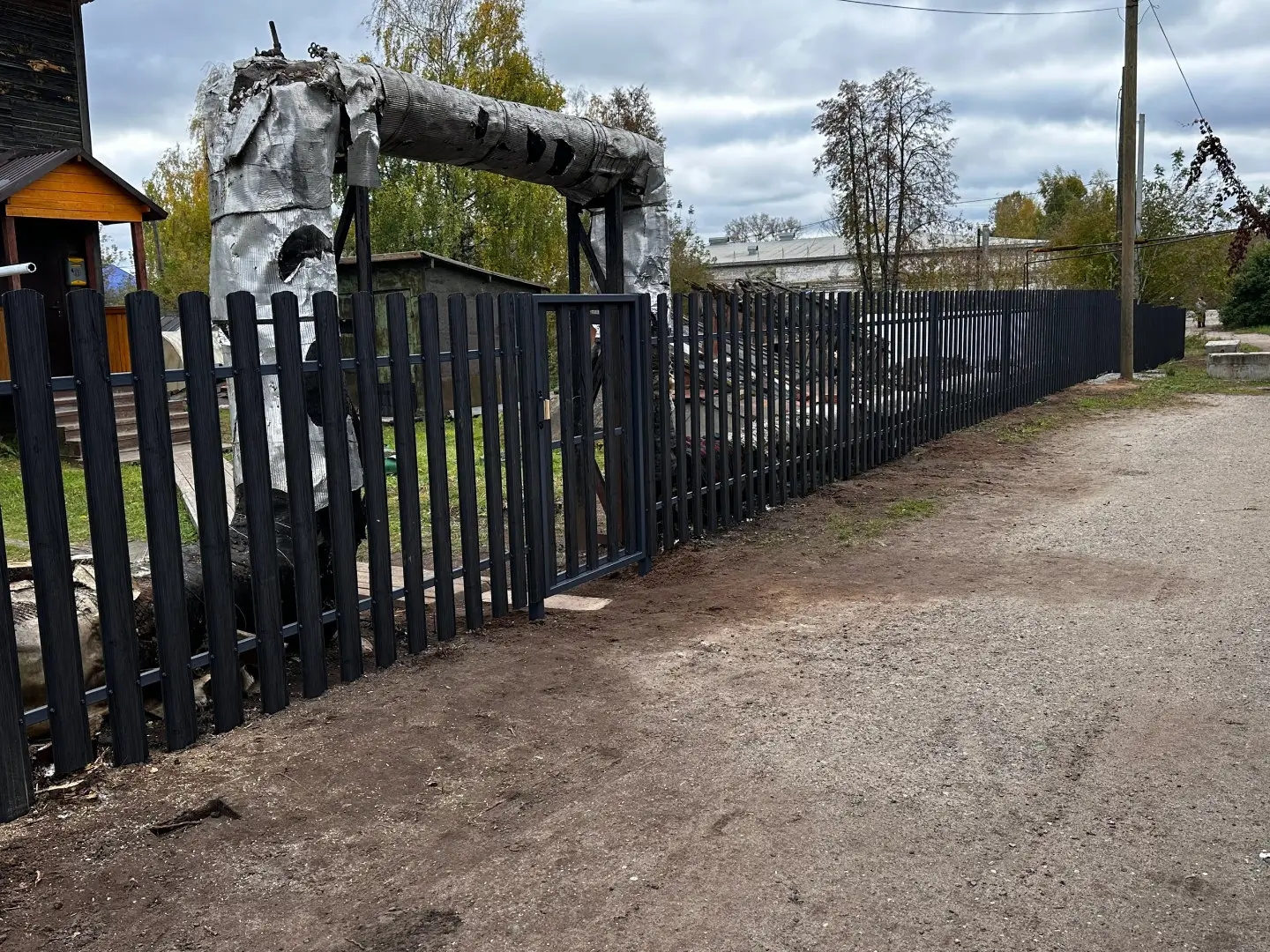 Забор из евроштакетника 63м Черное Дерево 3D Принтек фото 5 в Сочи