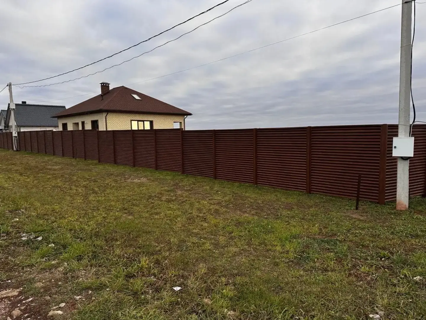Забор-жалюзи из ламелей ЭКО-Z 58м Темный Дуб 3D Принтек фото 2 в Сочи